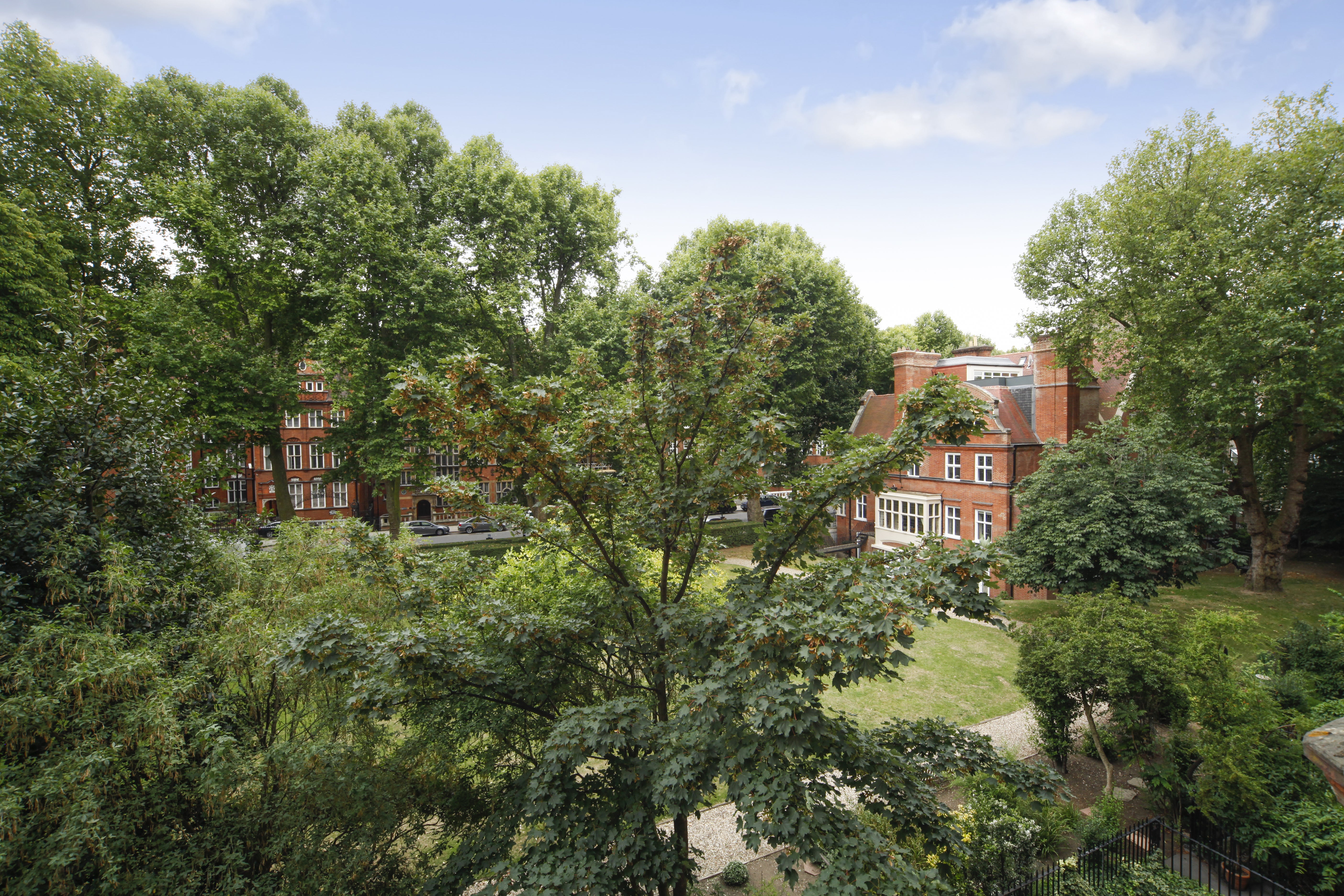 Flat Courtfield Road in Greater London
