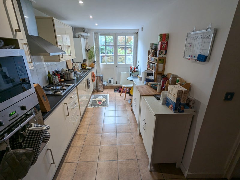 Room Grove Road in Greater London