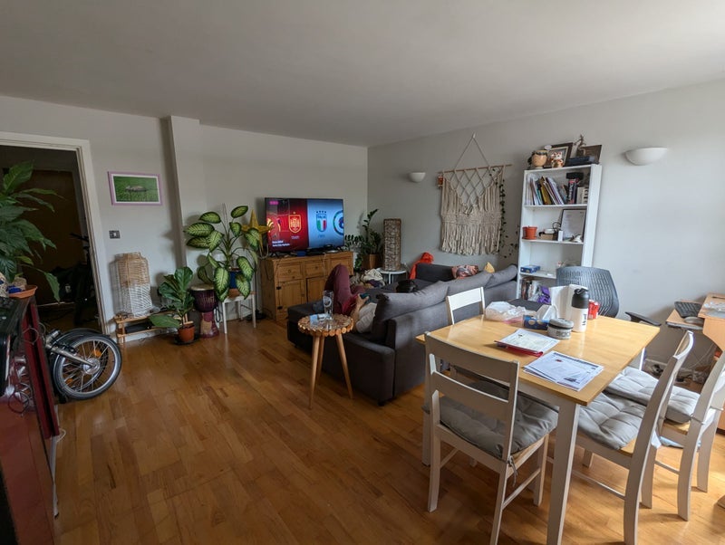 Room Grove Road in Greater London
