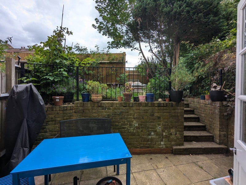 Room Grove Road in Greater London