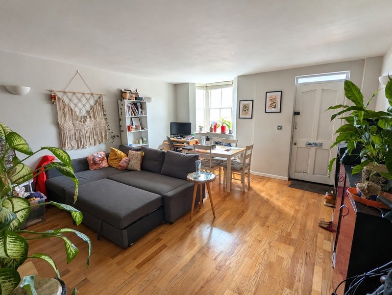 Room Grove Road in Greater London
