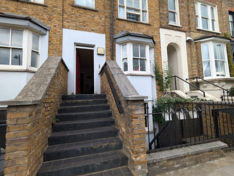 Room Grove Road in Greater London