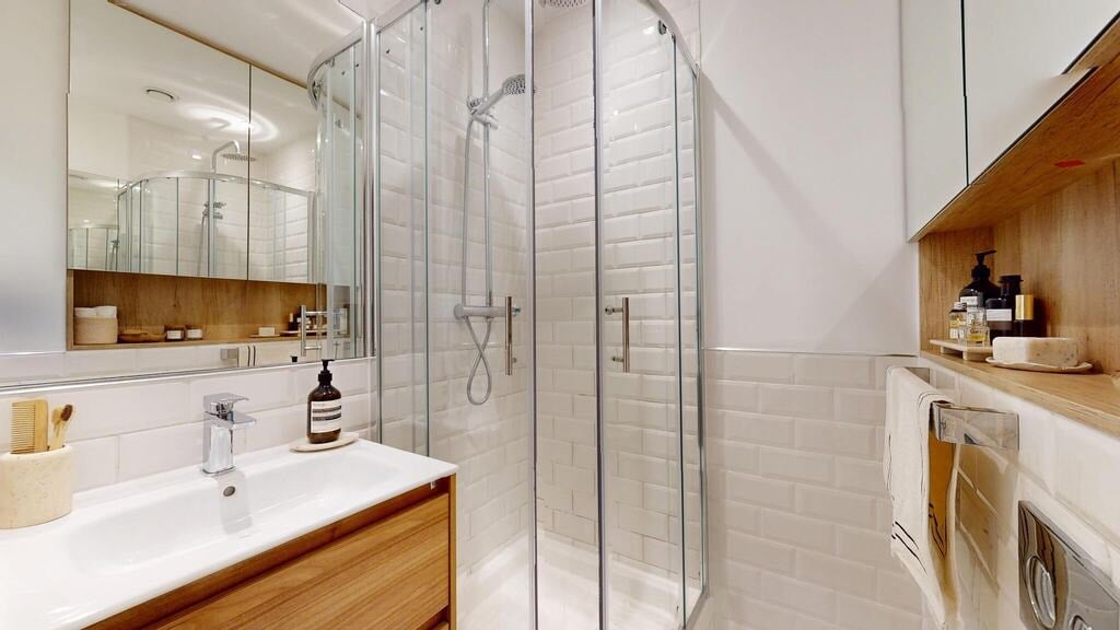 Room Draycott Avenue in Greater London