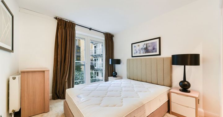 Flat New Globe Walk in Greater London