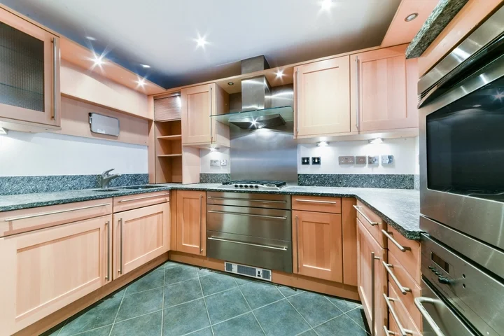 Flat New Globe Walk in Greater London