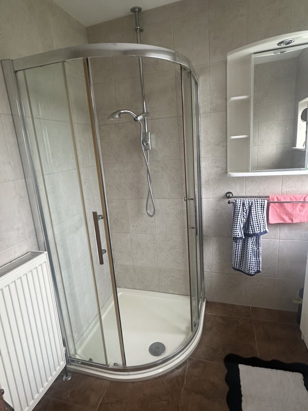 Room Hampton Road in Greater London