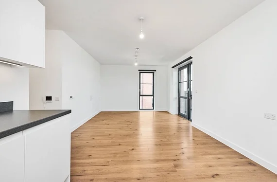 Flat Tallow Close in Greater London