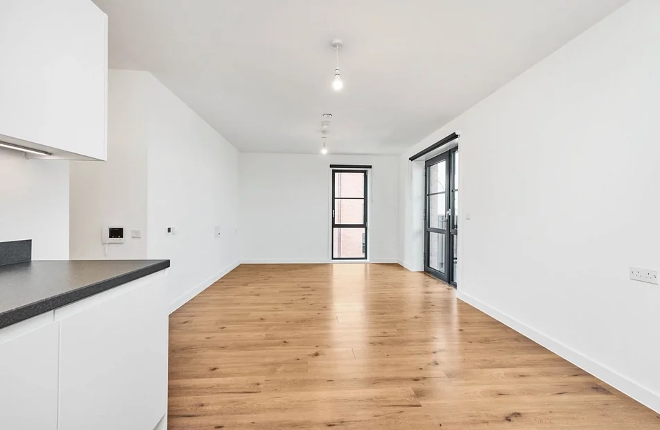 Flat Tallow Close in Greater London