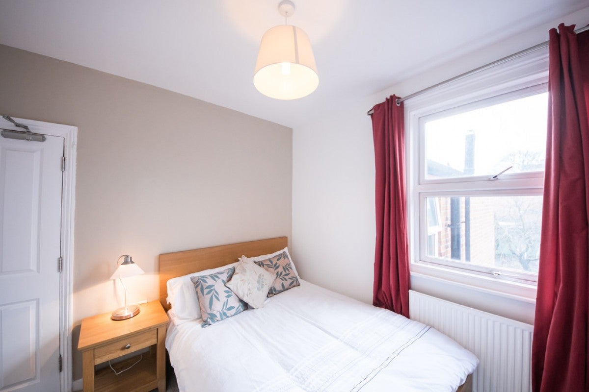 Room Hamilton Road in Reading