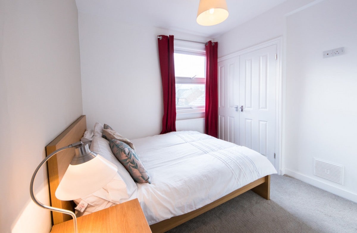 Room Hamilton Road in Reading