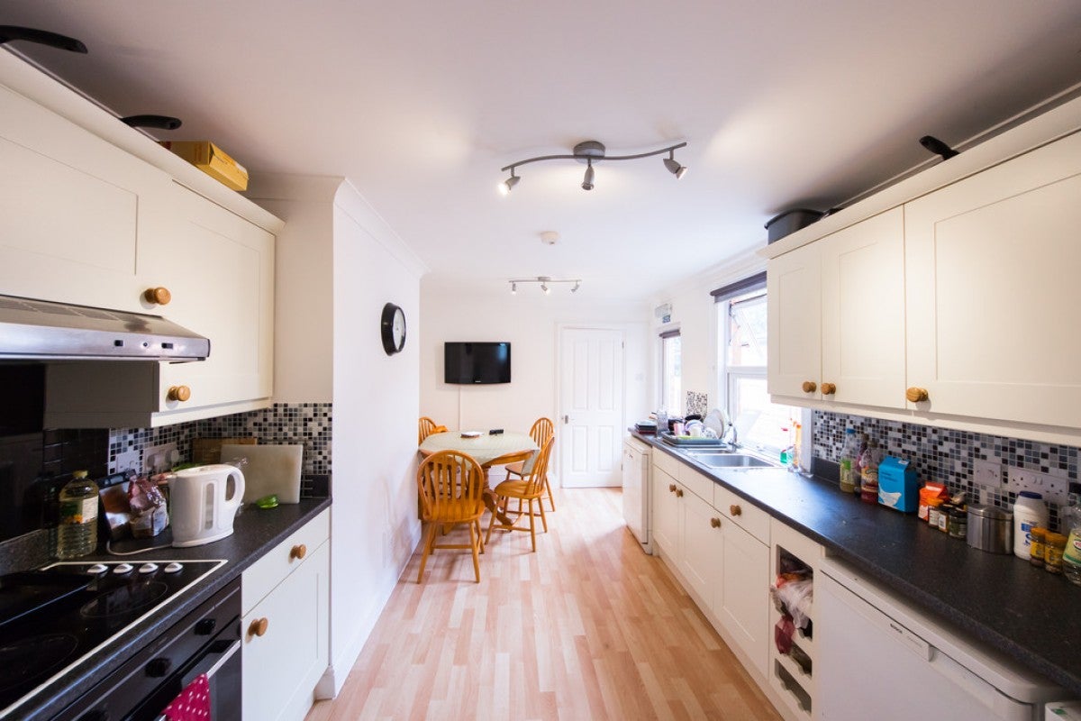 Room Hamilton Road in Reading