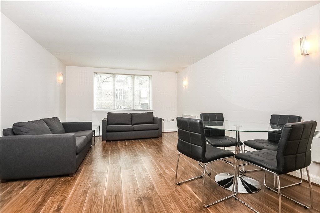 Flat Three Oak Lane in Greater London