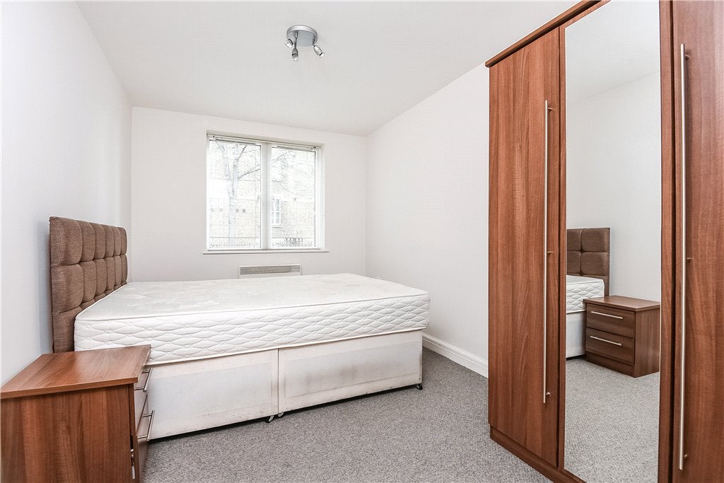 Flat Three Oak Lane in Greater London