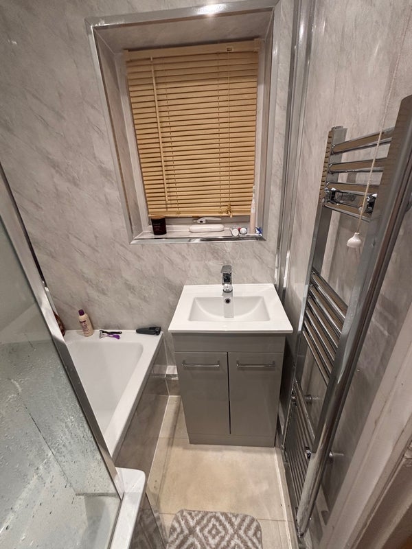 Room West Thorp in Newcastle upon Tyne