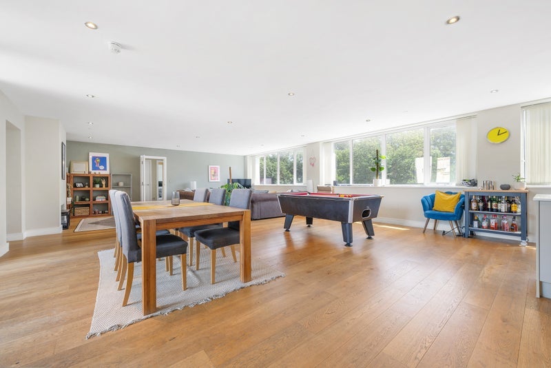 Flat Brixton Hill in Greater London