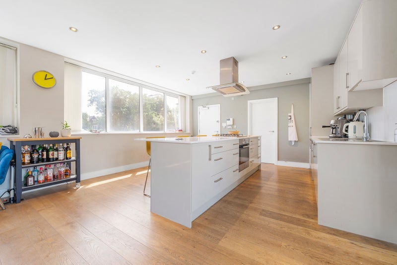 Flat Brixton Hill in Greater London