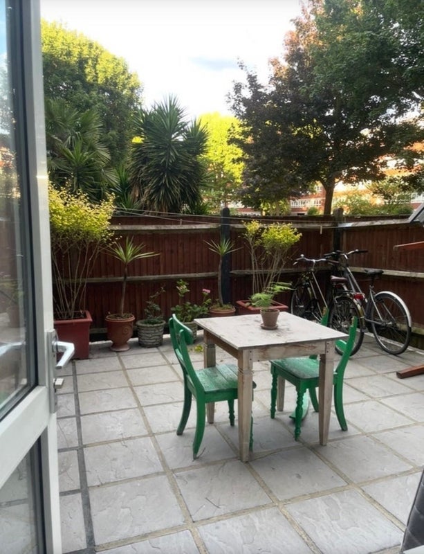 Room Shuttleworth Road in Greater London