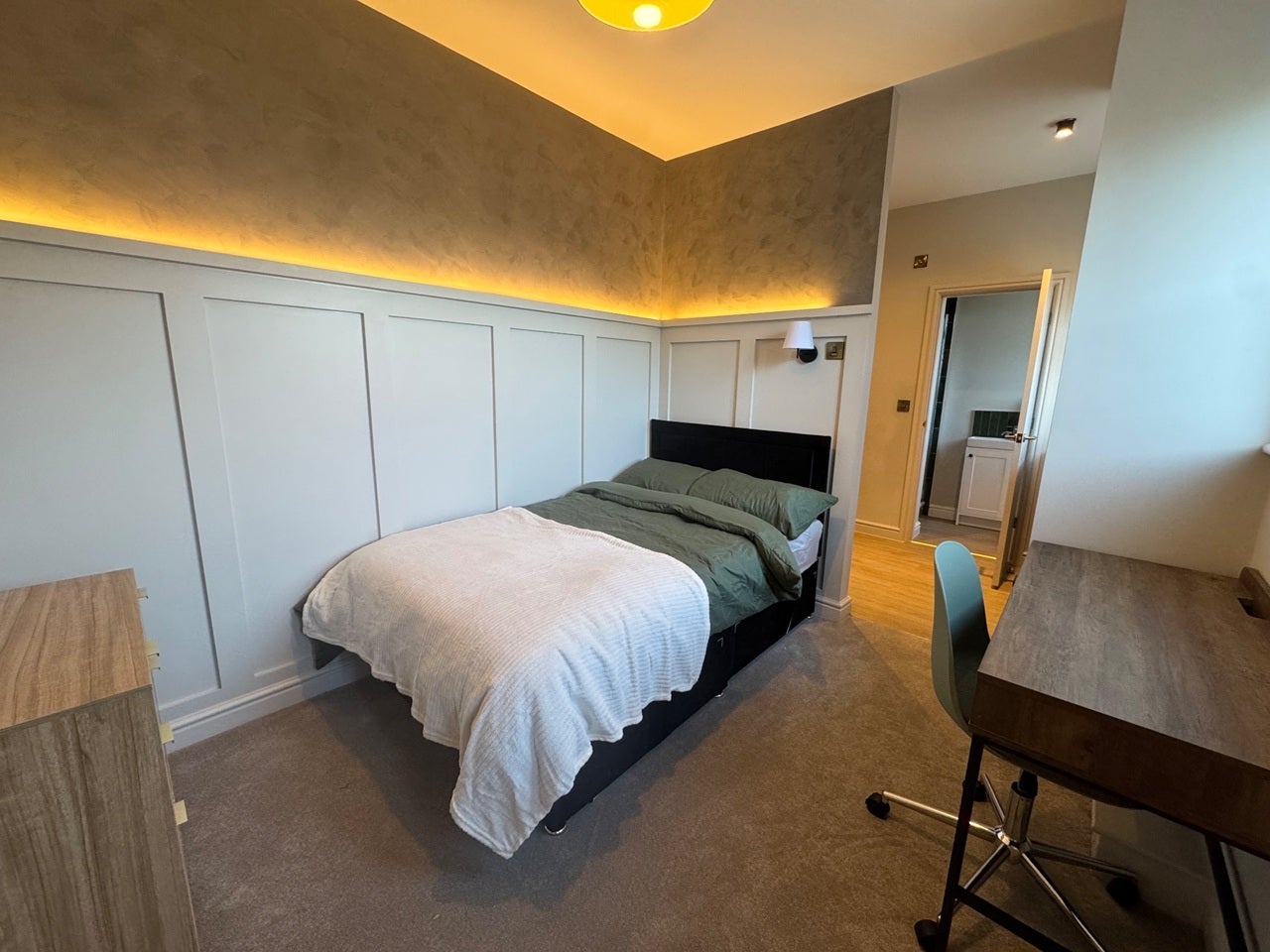 Room Haywood Road in Nottingham