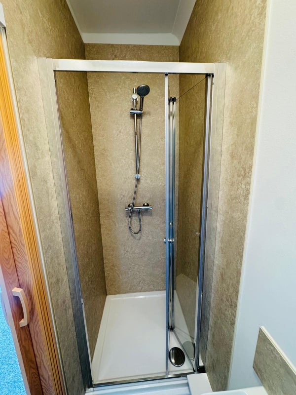 Room Plaistow Lane in Greater London