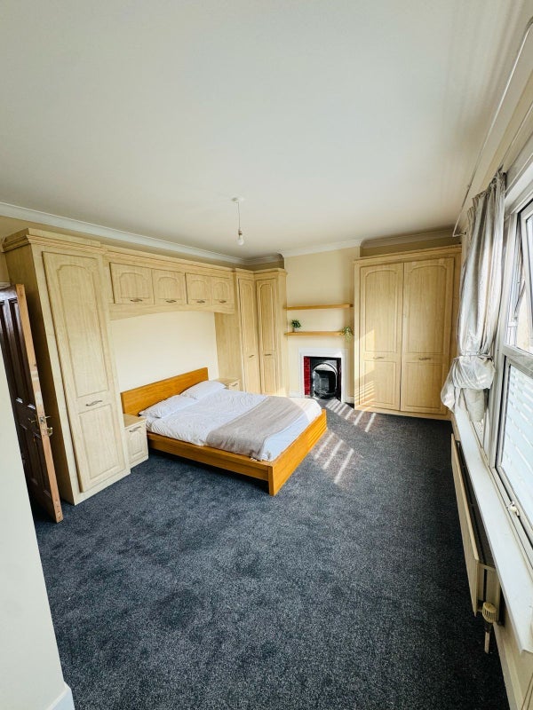 Room Plaistow Lane in Greater London