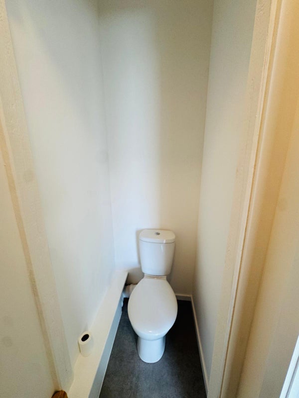 Room Plaistow Lane in Greater London