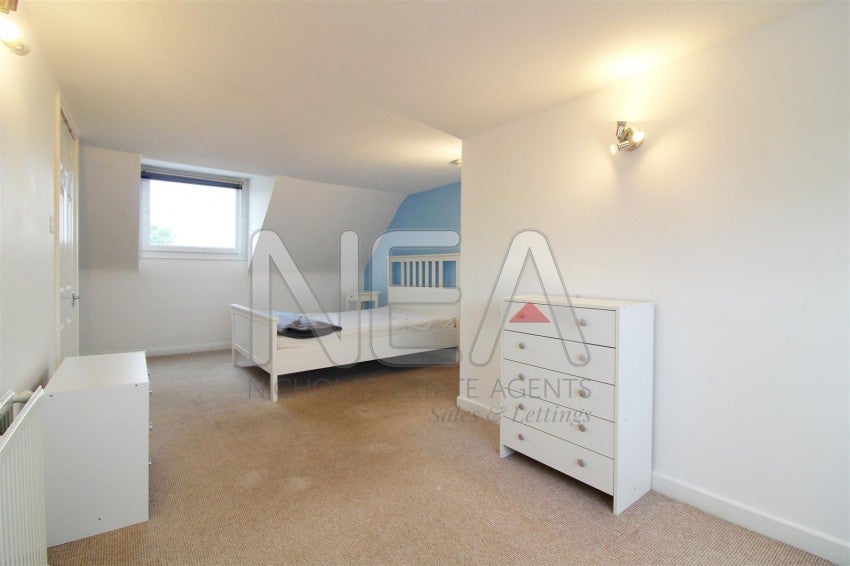 Room Gosbrook Road in Reading