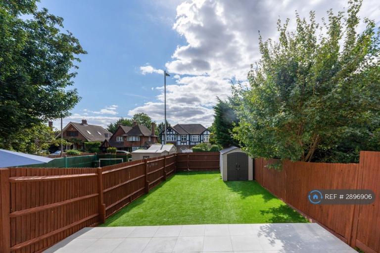 House Dellfield Close in Watford