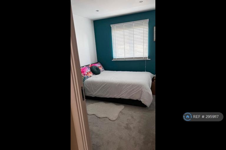 House Woodcote Close in Hertsmere