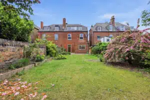 Flat Avenue Gardens in Greater London