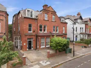 Flat Avenue Gardens in Greater London