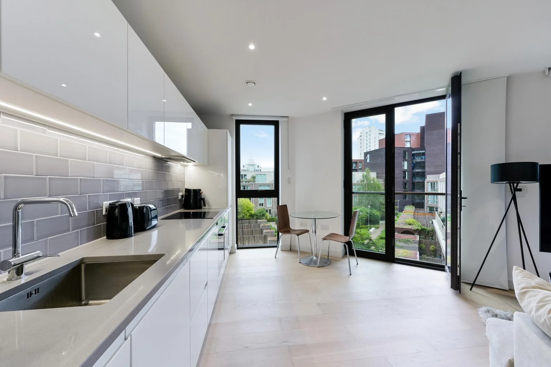 Flat Admiralty Avenue in Greater London