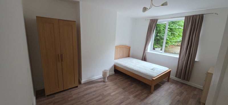 Room Brooklyn Road in Bristol