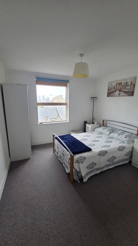 Room Manchester Road in Greater London