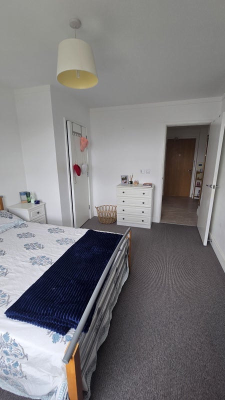 Room Manchester Road in Greater London