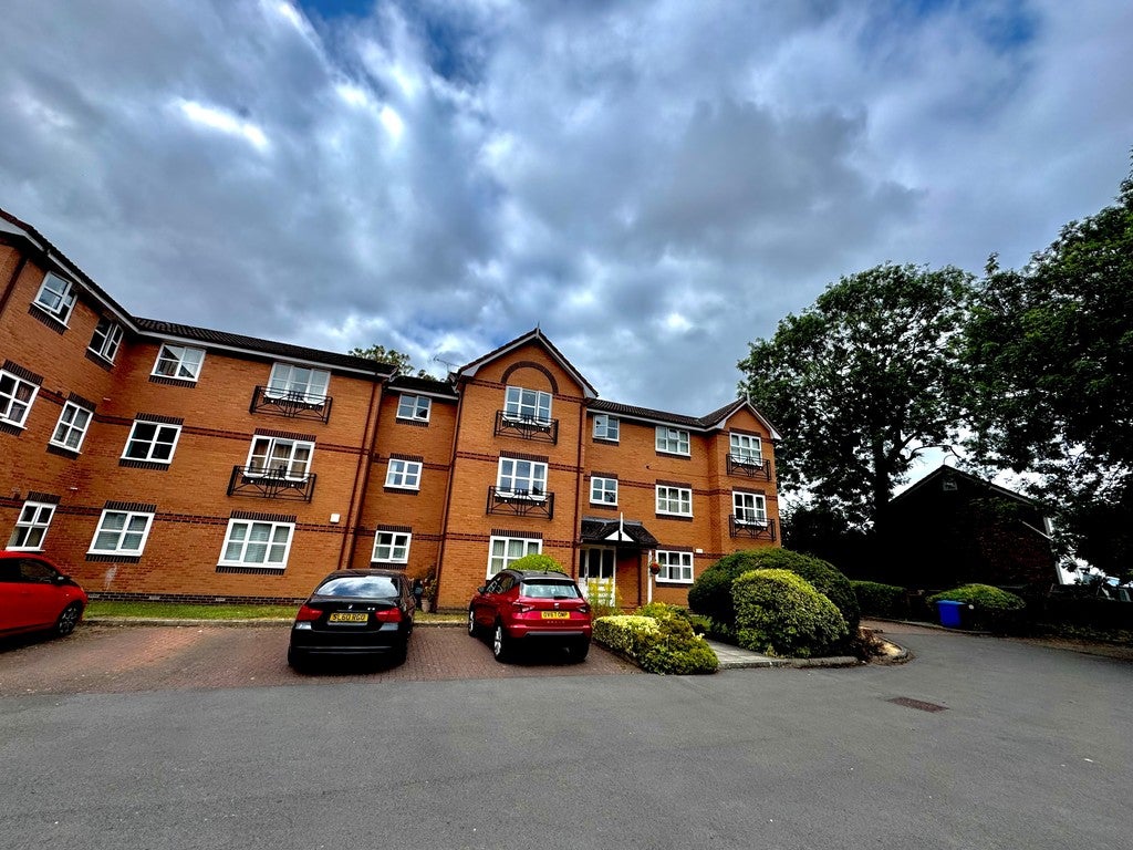Flat Charlton Drive in Trafford