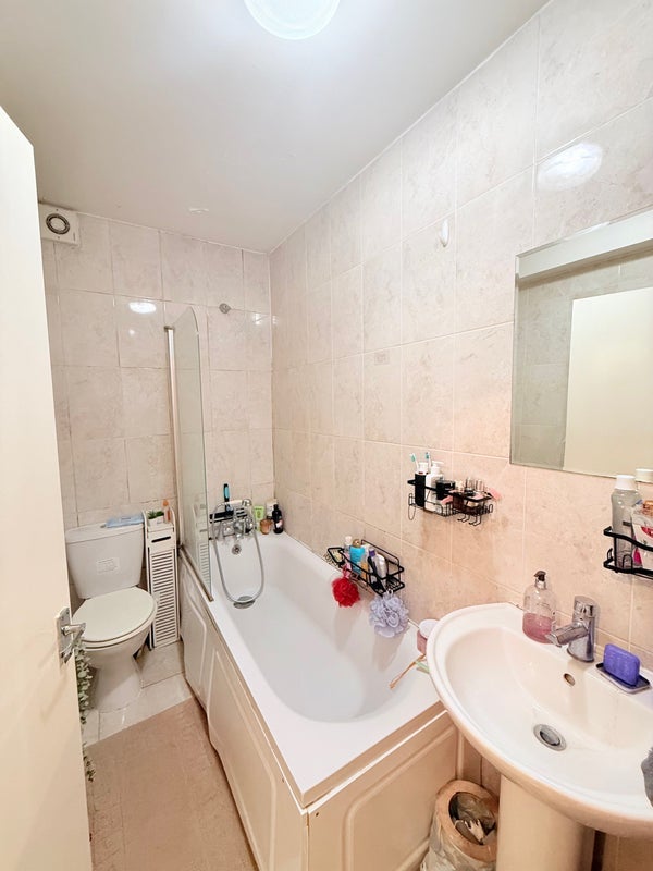 Room St Michael's Road in Greater London