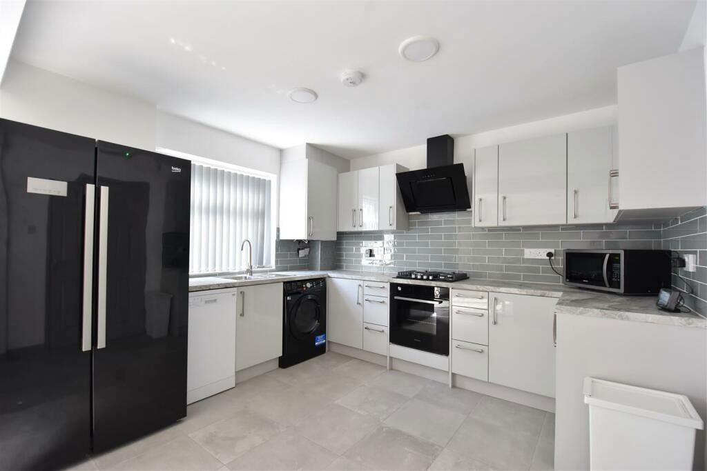 Flat Cadnam Close in Birmingham