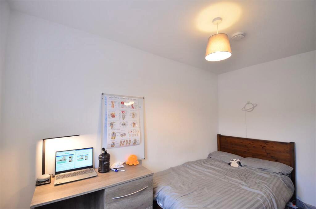 Flat Cadnam Close in Birmingham