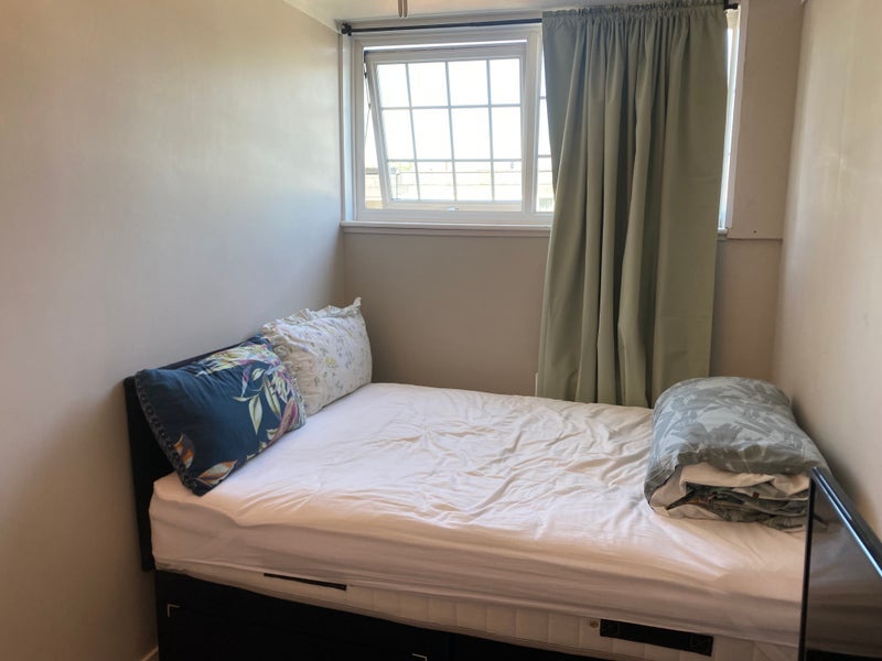 Room Glanville Road in Greater London