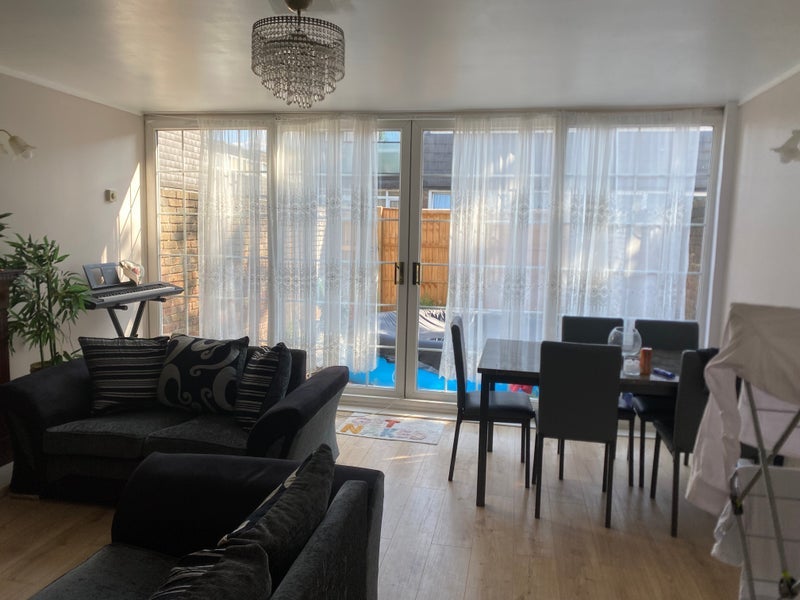 Room Glanville Road in Greater London