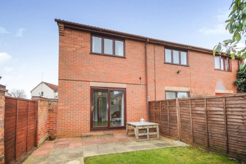 House Woodpecker Way in Northampton