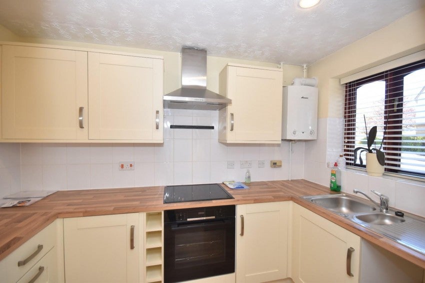 House Woodpecker Way in Northampton
