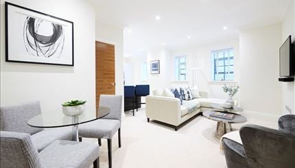 Flat Crabtree Lane in Greater London