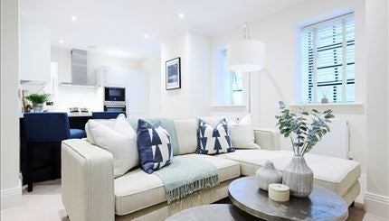 Flat Crabtree Lane in Greater London