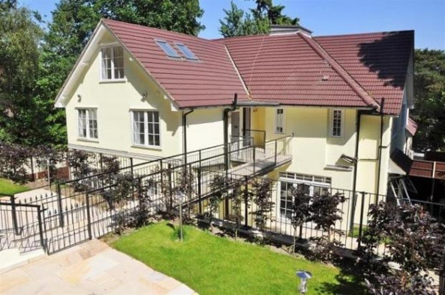 Flat Castle Road in Surrey Heath