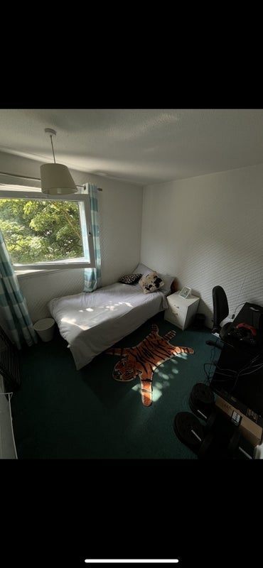 Room St Mungo Avenue in Glasgow