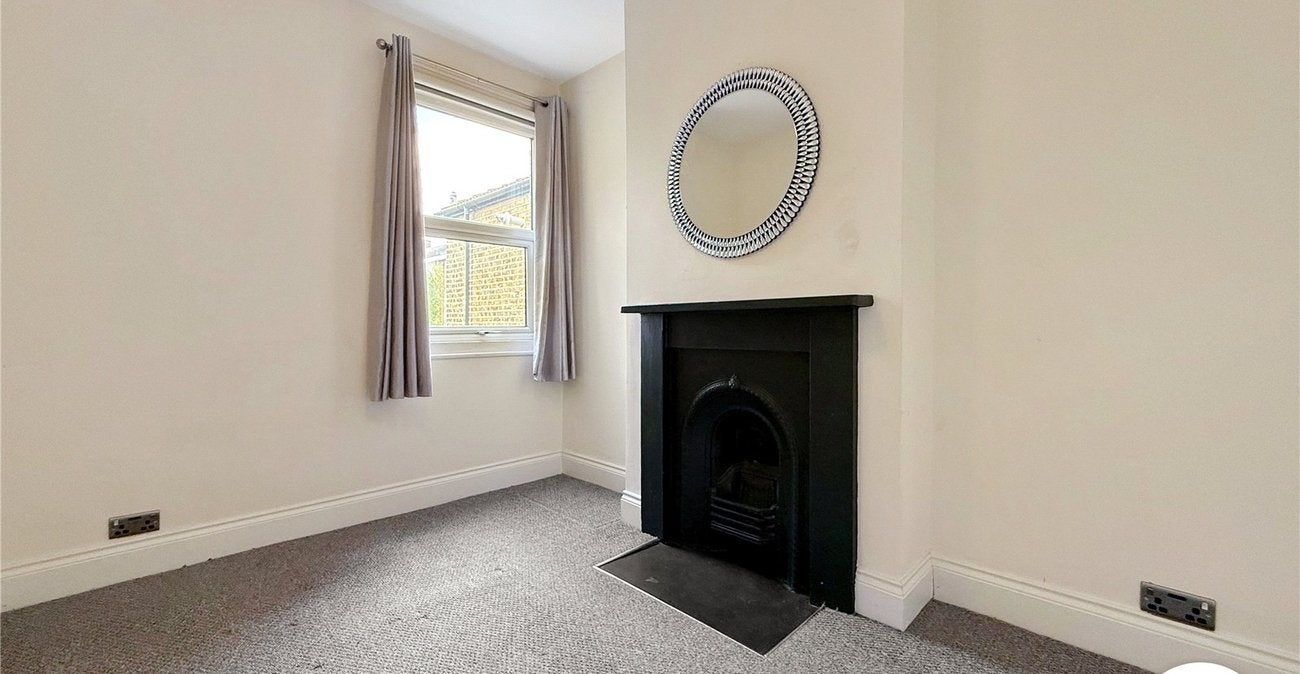 Flat Larkbere Road in Greater London