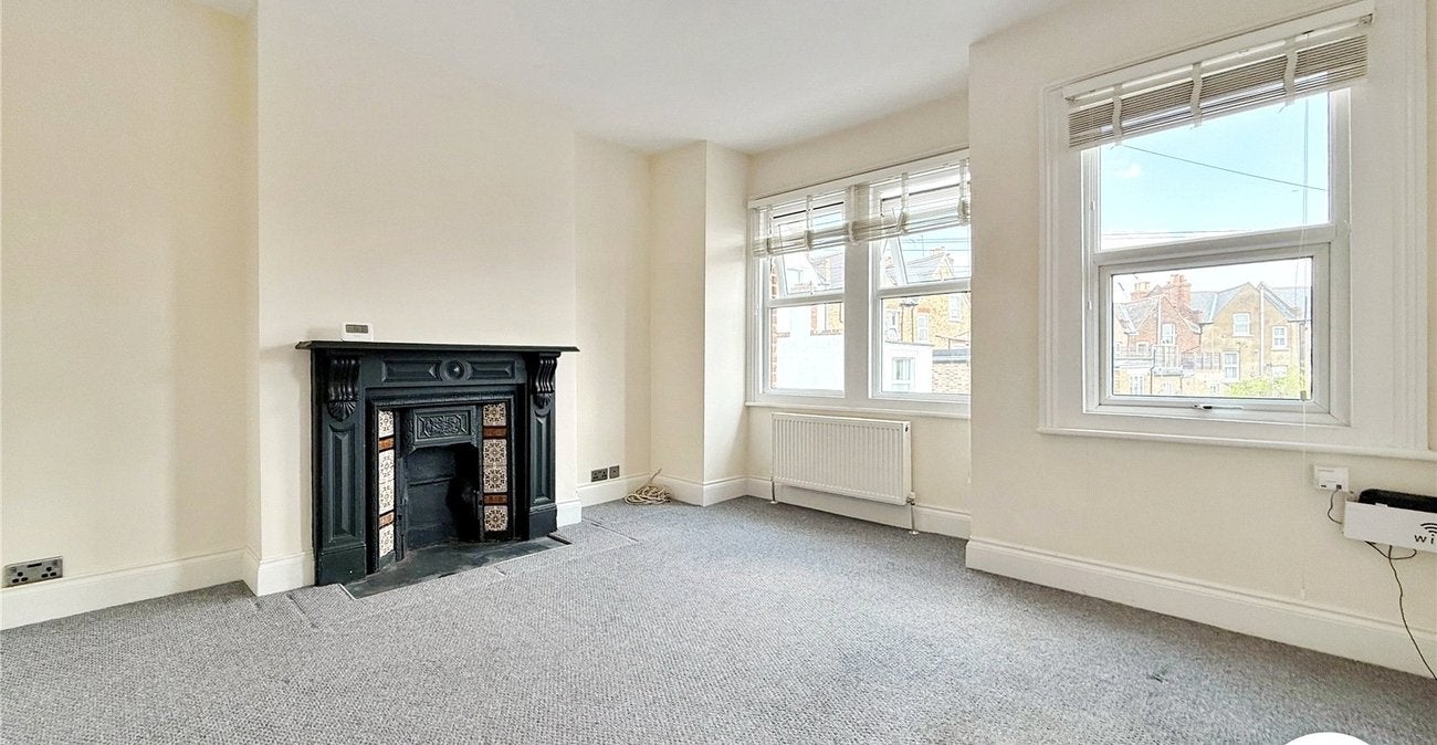 Flat Larkbere Road in Greater London