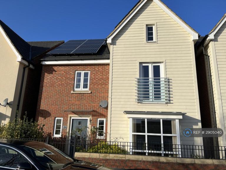 House Wayside Crescent in Peterborough