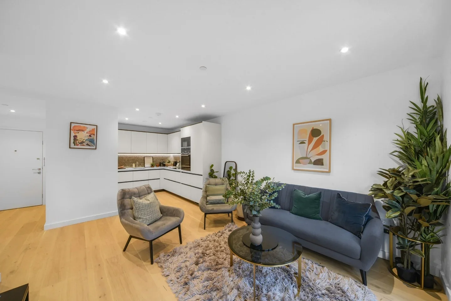 Flat Gordon Road in Greater London